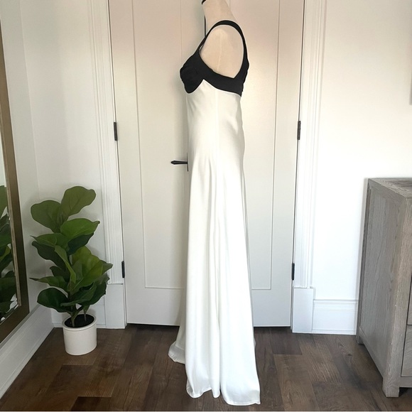 90s chic - Calvin Klein Black & White Gown - Picture 3 of 13